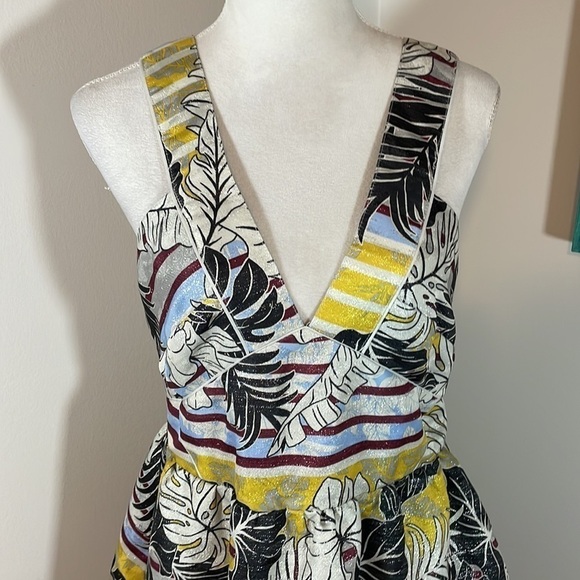 🤩3 for $30 Bundle Deal🤩
H&M metallic cutout dress - Picture 2 of 9